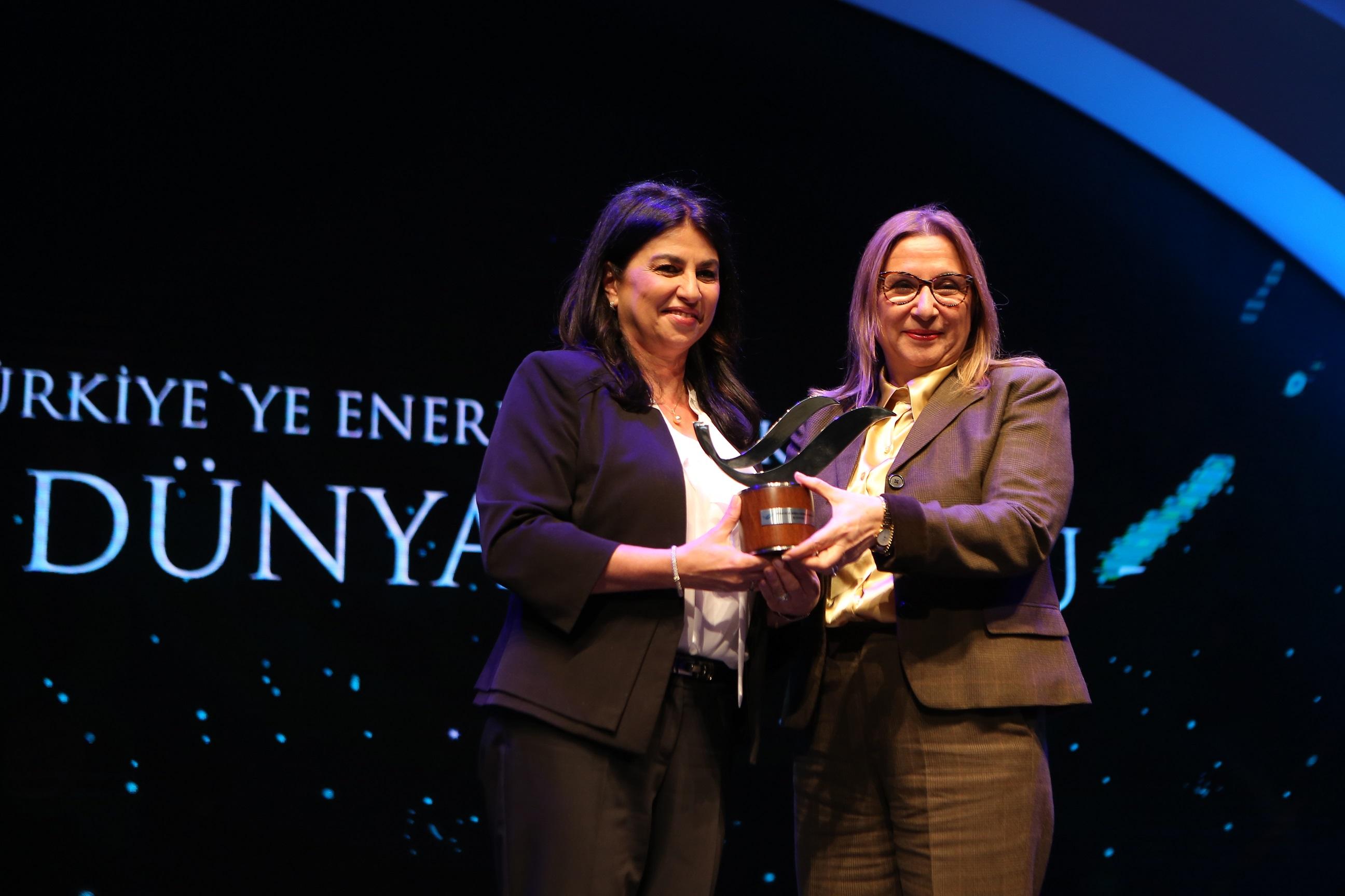 “Türkiye’ye Enerji Veren Kadınlar”ın başarıları ödülle taçlandı