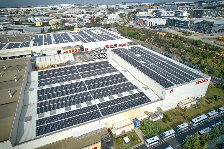 Anadolu Isuzu’nun Çayırova’daki Üretim Tesislerinin Çatılarına Kurduğu Güneşi Enerjisi Santrali Faaliyete Geçti